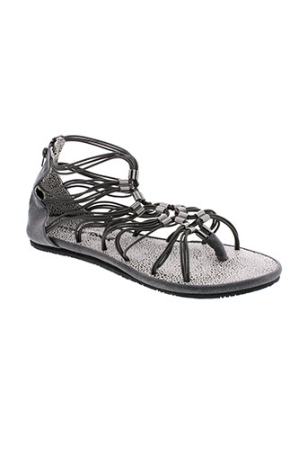 string et tong sandales et nu et pieds femme de couleur gris