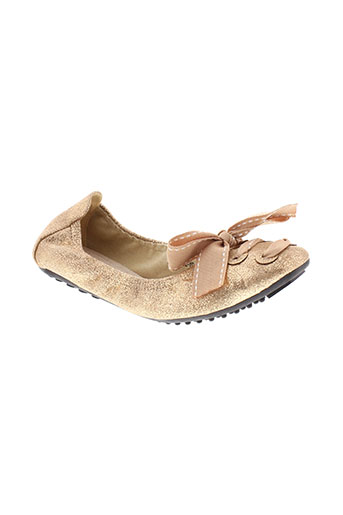la et bottine et souriante ballerines femme de couleur beige