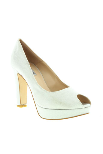 mani chaussures femme de couleur blanc