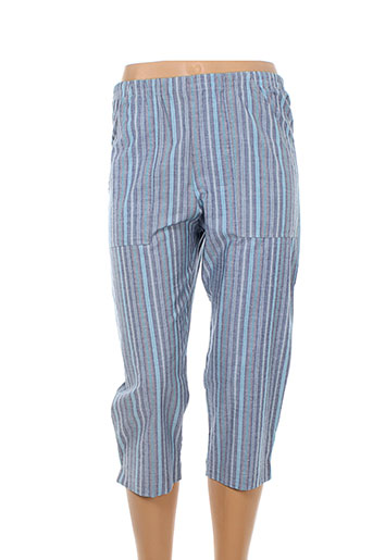 20 et 20 pantacourts et decontractes femme de couleur bleu (photo) 20 et 20 pantacourts et decontractes femme de couleur bleu (photo)