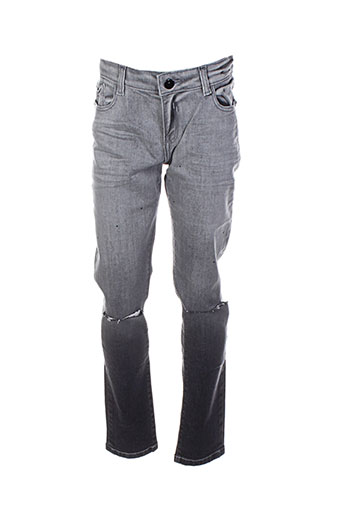 une fille jeans fille de couleur gris