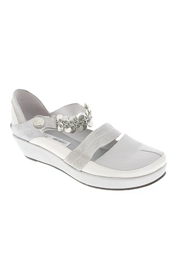 regard chaussures femme de couleur blanc