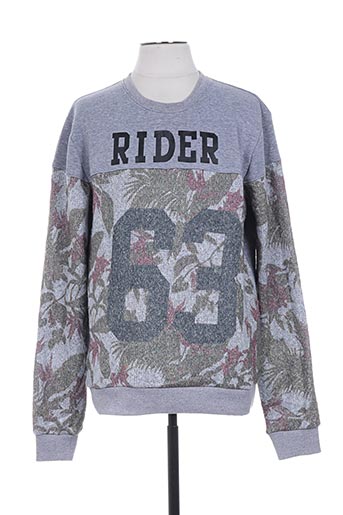 red soul pulls homme de couleur gris